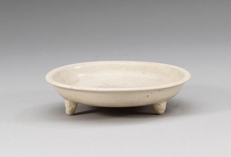 TRIPOD, vitglaserad keramik. Tang dynastin.