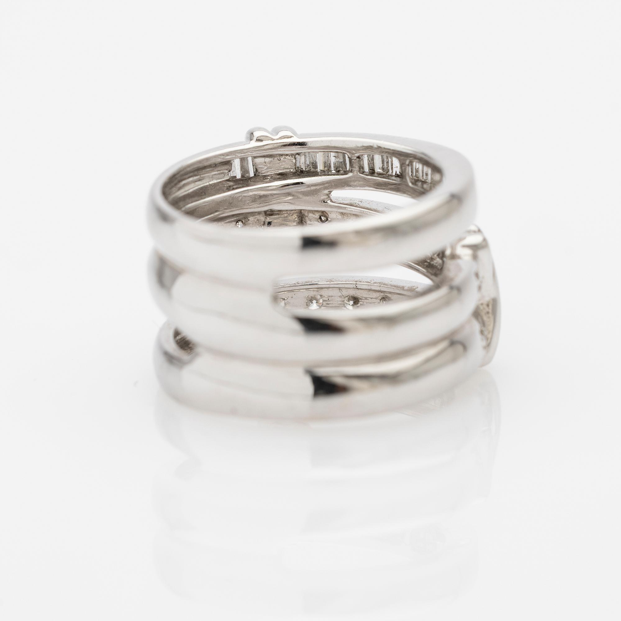 Ring, 18K white gold with diamonds.
