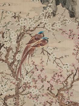 MÅLNING, blommande prunus och fåglar, Qu Zhaolin (1866-1937), signerad.