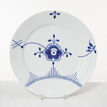 Royal Copenhagen, servisdelar, 27 st, porslin, "Blue Fluted Mega", Danmark.