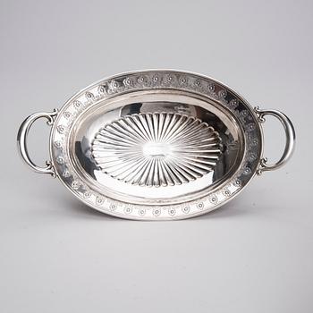 SERVERINGSSKÅL, silver, C. G. Hallberg, Stockholm 1890. Tot. vikt ca 476 g.