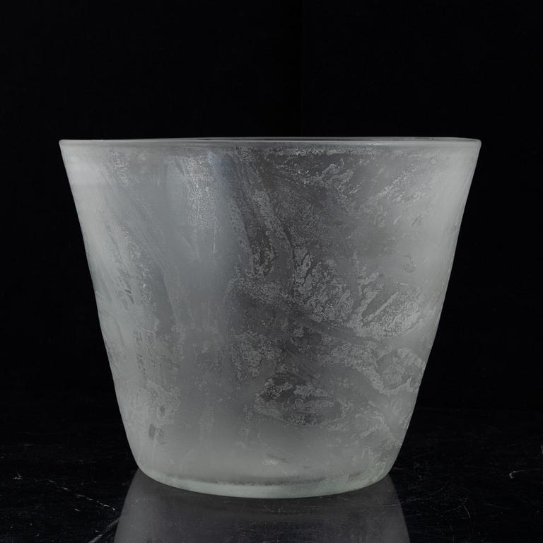 Vicke Lindstrand, vinkylare, glas, "Iced", Orrefors 1930-tal.