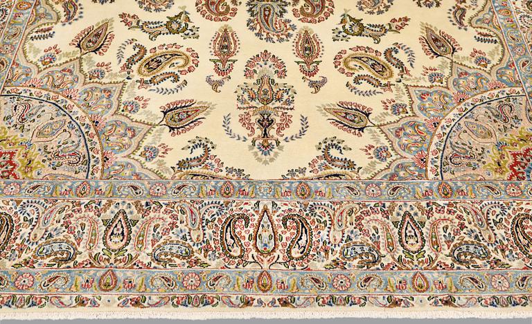 A Kirman Laver carpet, approx. 367 x 267 cm.