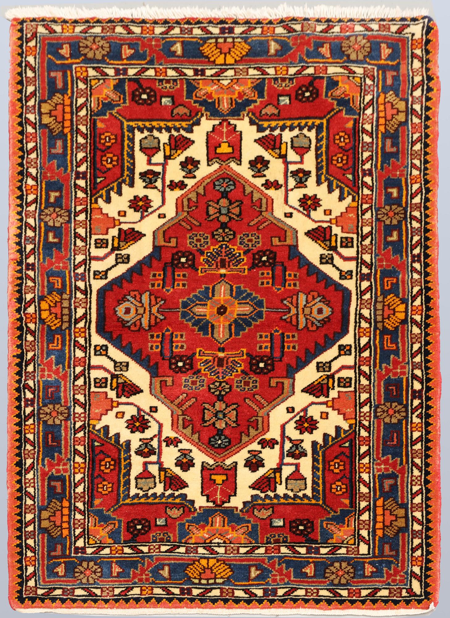 A rug, Hamadan, approx. 130 x 88 cm.