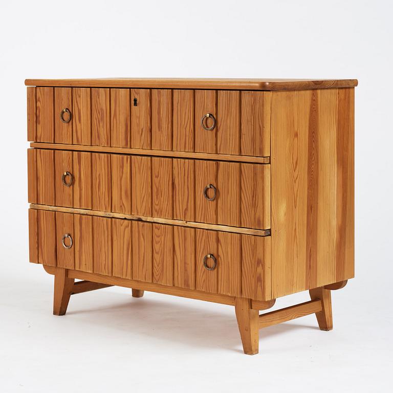 Göran Malmvall, probably, a Swedish Modern pine chest of drawers, Karl Andersson & Söner Möbelfabrik, mid 20th century.