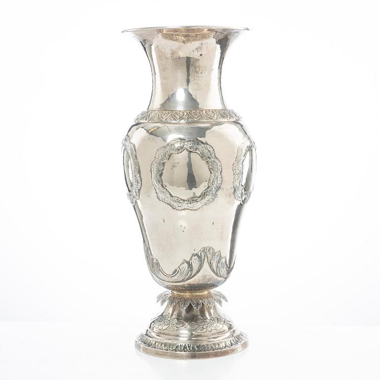 Lale Silverware & Co Ltd, a large sterling silver vase, Istanbul, Turkey 20th century.
