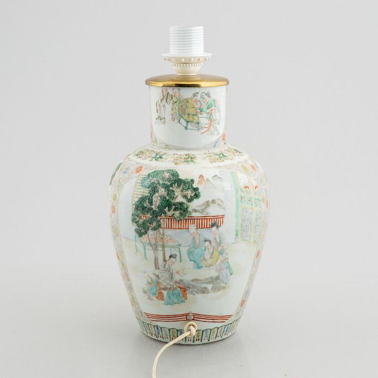 A porcelain vase/table lamp, China, Qing dynasty, 19th century.