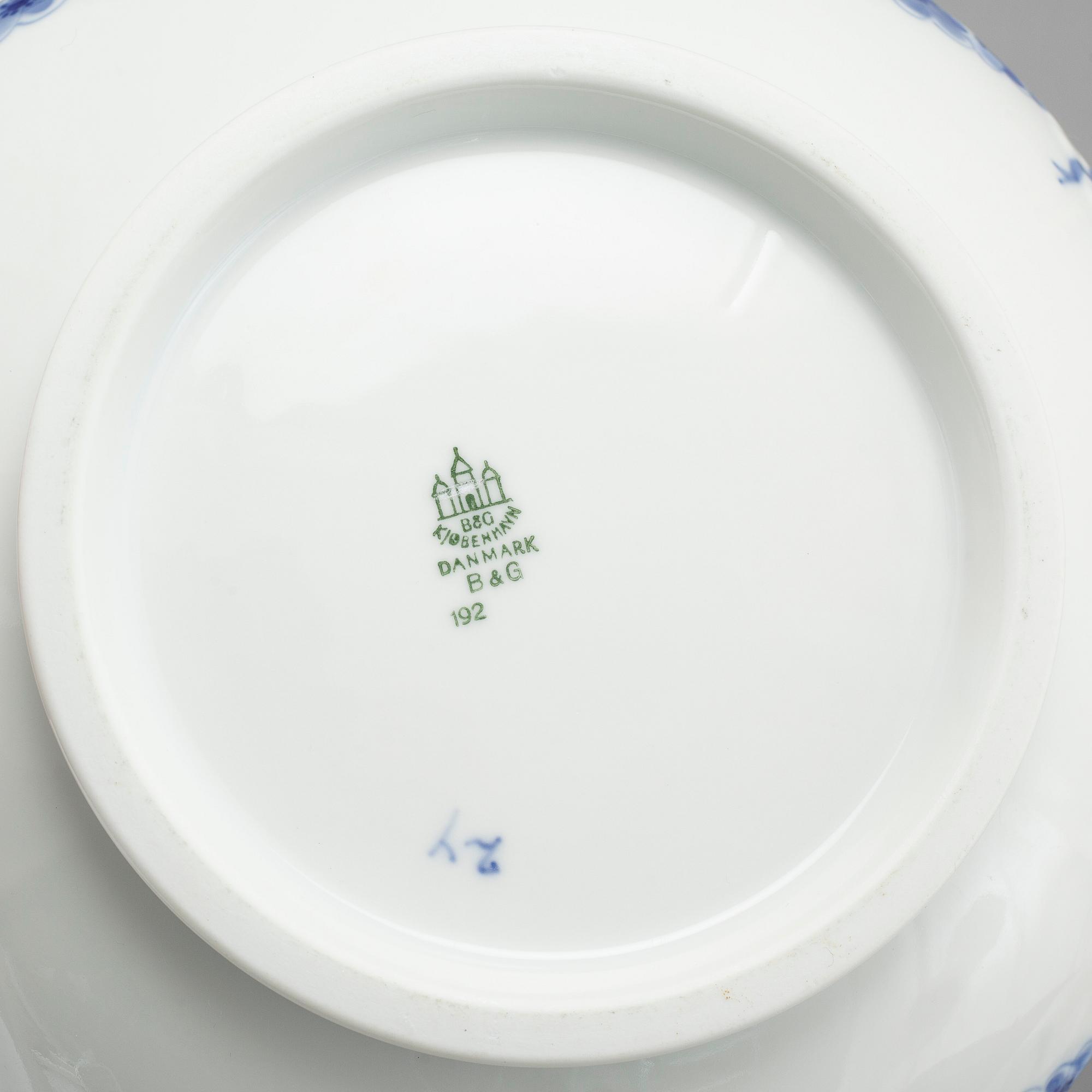 109 pieces of tableware"Empire" by Bing & Gröndahl, Danmark.