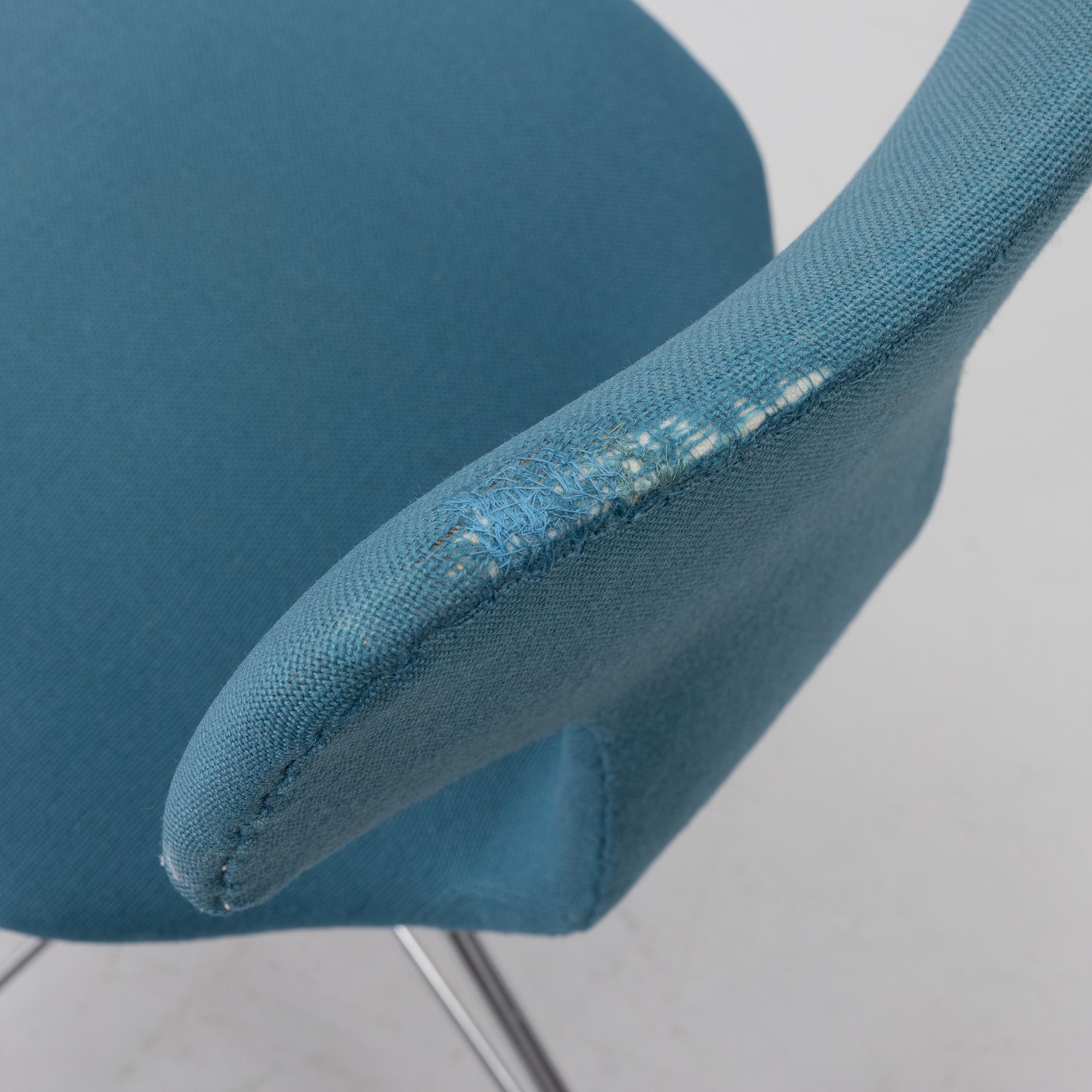 Arne Jacobsen, “T-chair”, model 3113, office chair with chromed metal and textile frame, Fritz Hansen, Denmark.