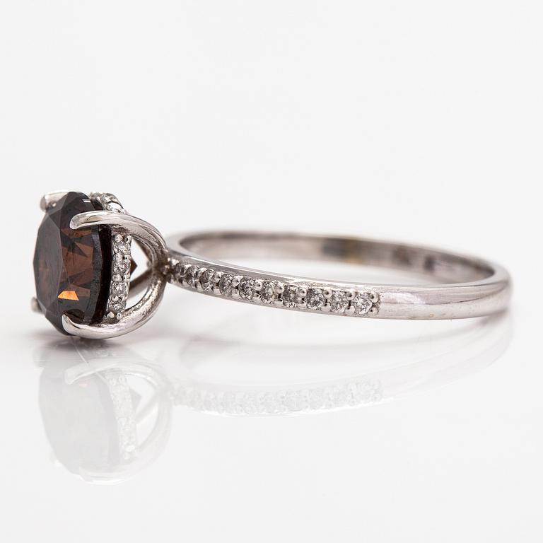 A 14K white gold ring with diamonds ca. 2.30 ct in total. GWlab certificate.