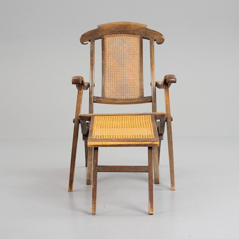 A stained wood and rattan deck chair, first half of 20th century.