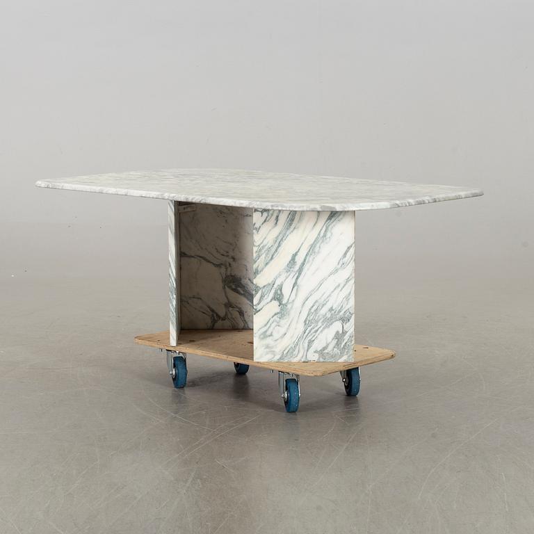 A MARBLE SOFA TABLE.