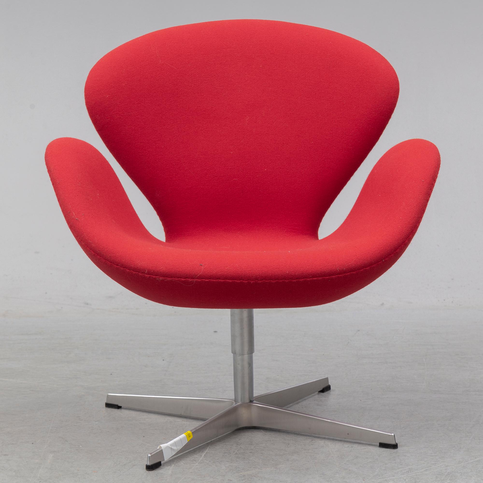 ARNE JACOBSEN, a 'Svanen' easy chair, Fritz Hansen, 2006.