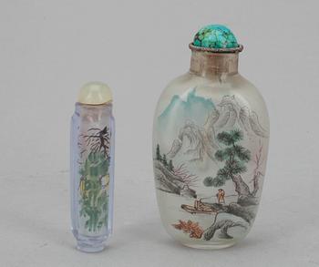 SNUSFLASKOR, 2 st., glas samt turkos. Kina, tidigt 1900-tal.