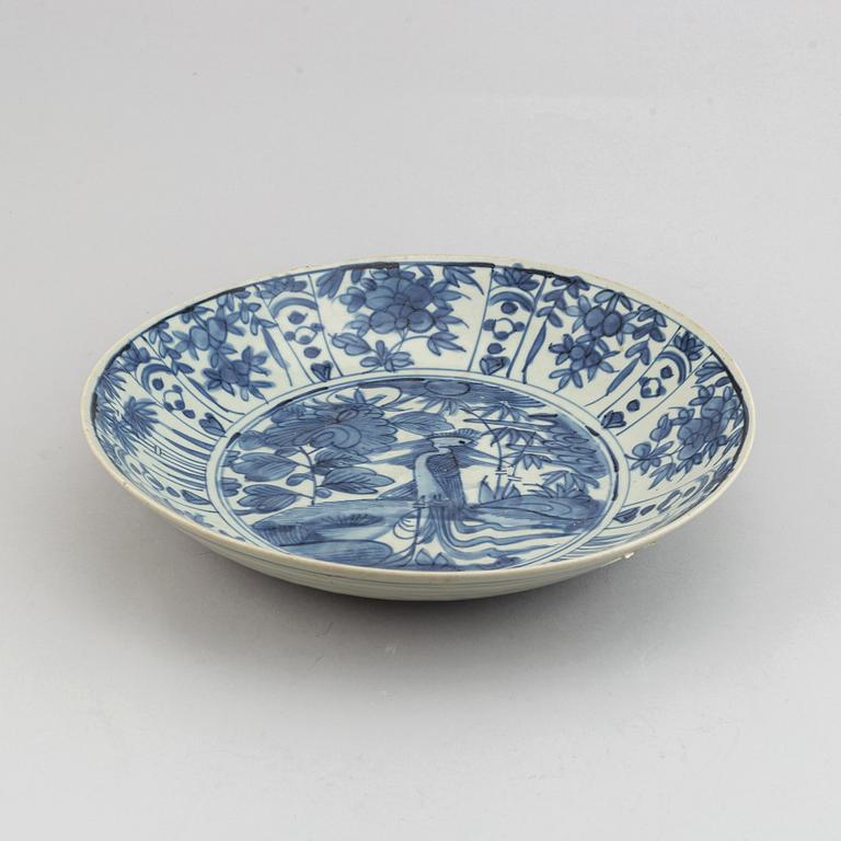 A blue and white Swatow dish, Ming dynasty, (1368-1644).