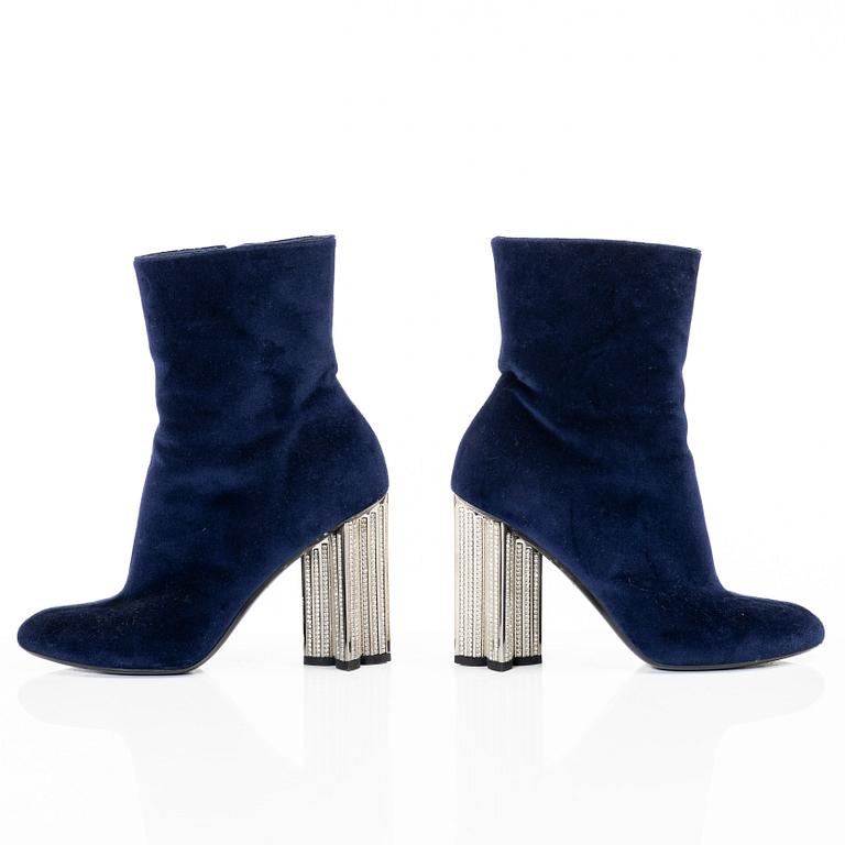 Louis Vuitton, stövletter, "Blue Velvet Crystal Heel Boot", storlek 37.