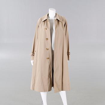 BURBERRY, trenchcoat.