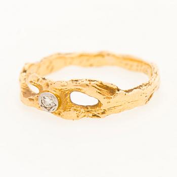 A BJÖRN WECKSTRÖM RING, "Diamond pond", 8/8cut diamond, 18K gold. Lapponia 1986.