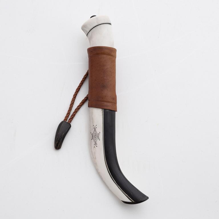 A reindeer and buffalo horn knife by Bertil Fällman, signed.