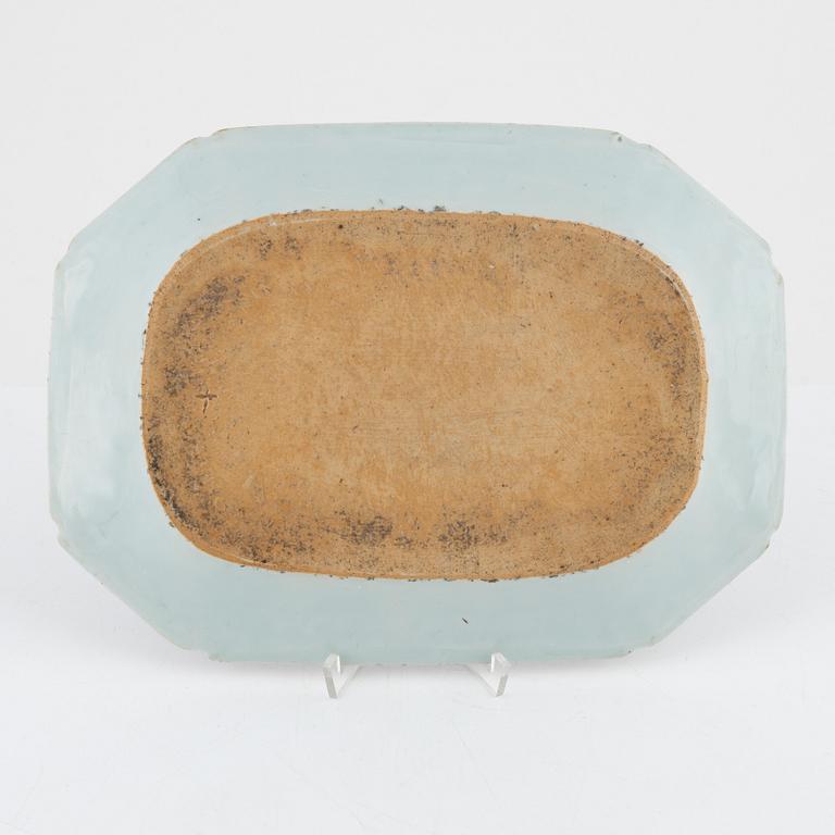 A Chinese blue and white and famille rose porcelain serving dish, Qing dynasty, Qianlong (1736-95).