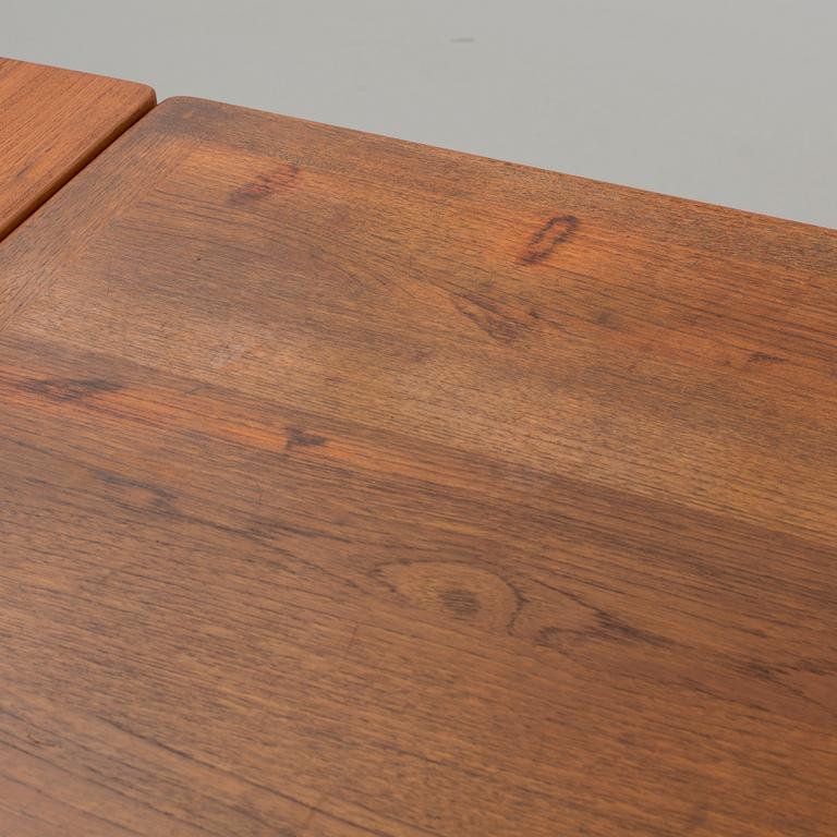 AN ULFERTS DINNER TABLE, TIBRO.