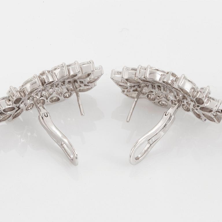 A pair of 18K gold tanzanite earings set with diamonds of various shapes.