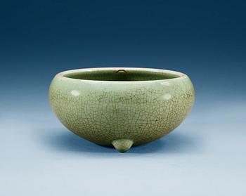 A pale green Ge glazed cencer, Qing dynasti, presumably Kangxi (1662-1722).