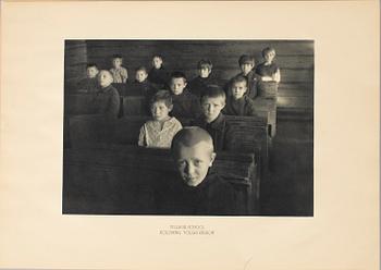 MARGARET BOURKE-WHITE, portfolio med fotogravyrer "Twelve Soviet Photo-prints".