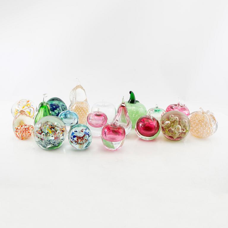 Letter weights/decorative fruits and perfume bottle 18 pcs glass 20th century.