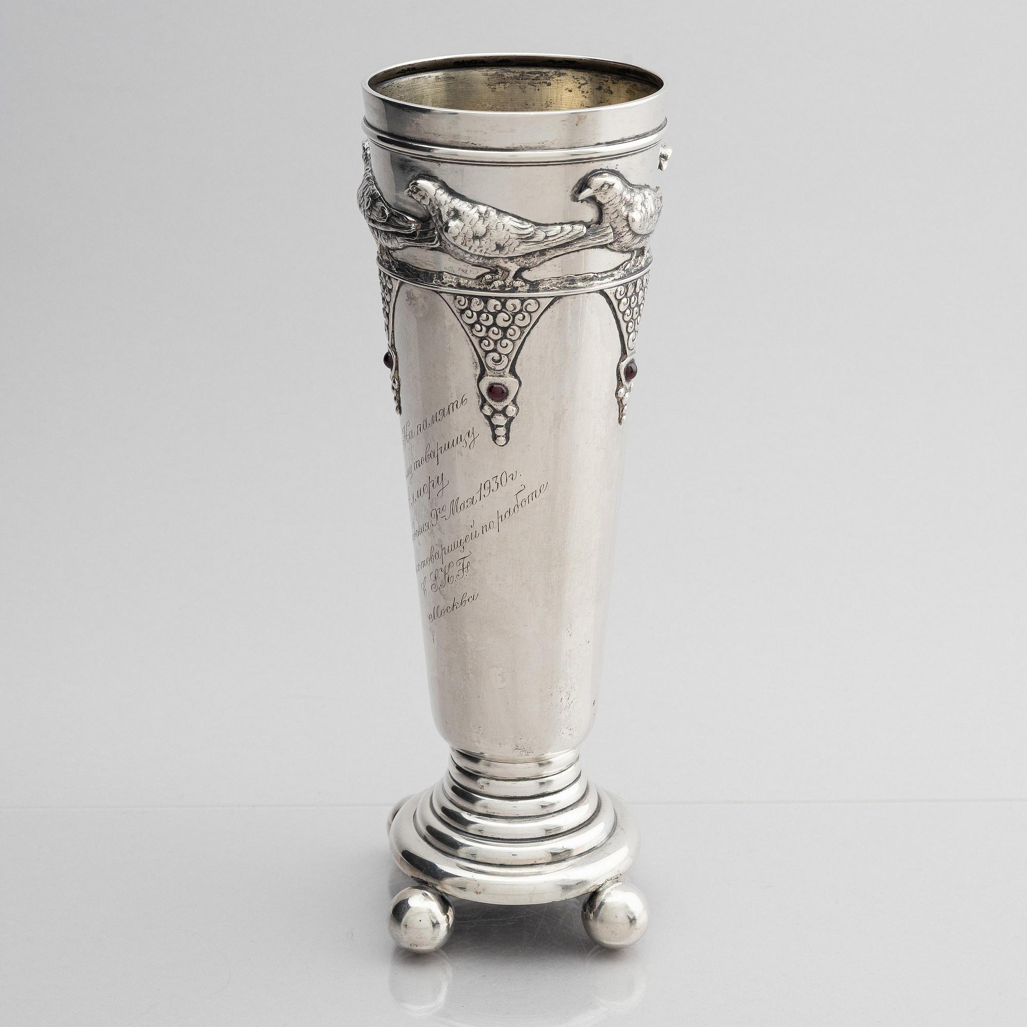 K. Fabergé, vas, silver, kontrollmästare Ivan Lebedkin, Moskva, Ryssland, tidigt 1900-tal.