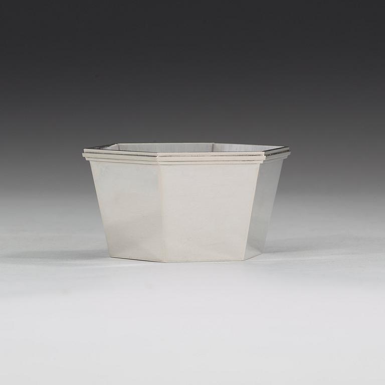 A Swedish 20th century silver sugar-bowl, marks of Wiwen Nilsson, Lund 1960.