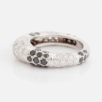 Grisogono ring 18K vitguld med runda briljantslipade diamanter.