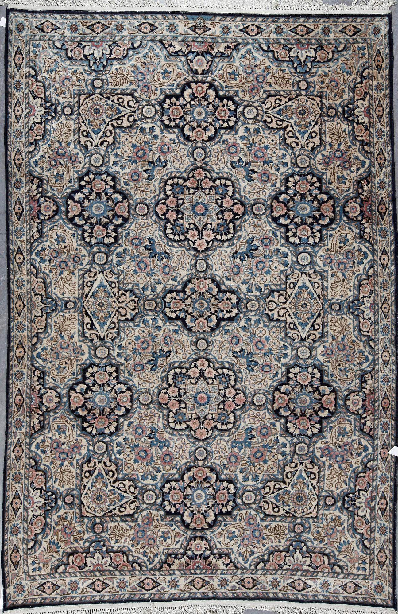 MATTA, möjl Kirman, ca 294 x 199cm.