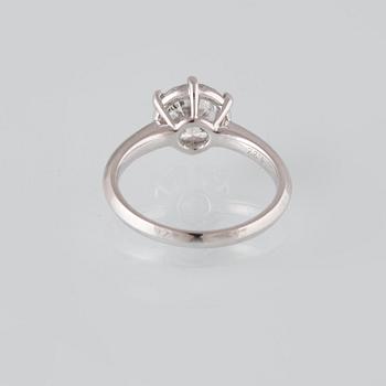 RING, 18K vitguld med briljantslipad diamant ca 2.01 ct. Vikt 3,5 gram.