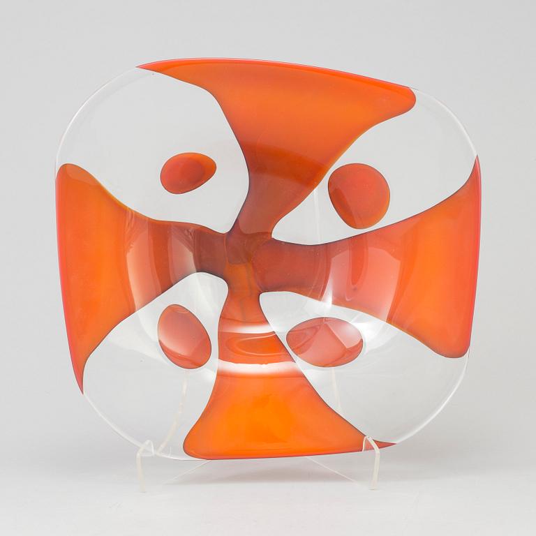 A glas plate/bowl by BERTIL VALLIEN, marked 5288.