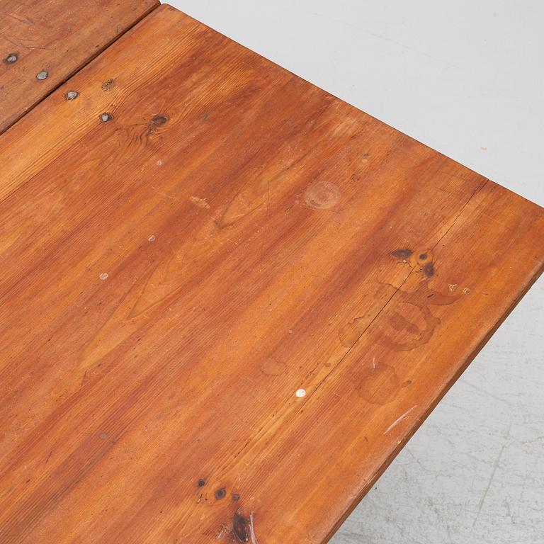 Drop-leaf table, 19th century.