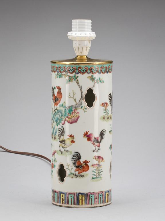 BORDSLAMPA/VAS, porslin. Kina 1900-tal.