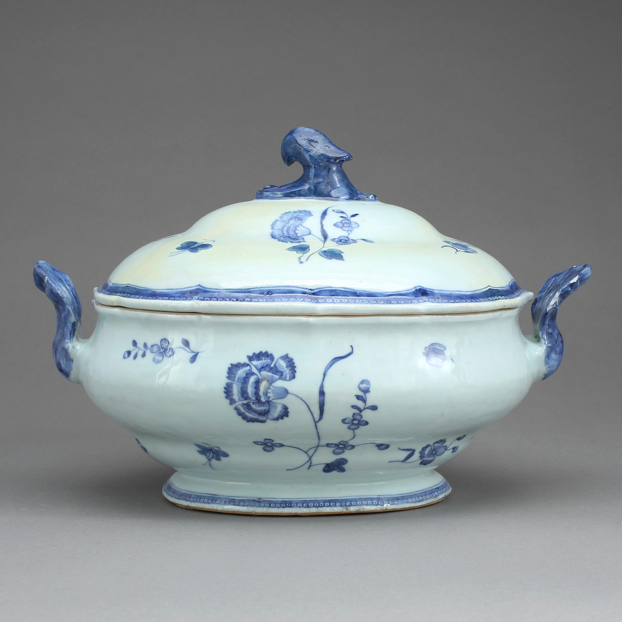 LOCKTERRIN, porslin, Kina, 1700-tal.