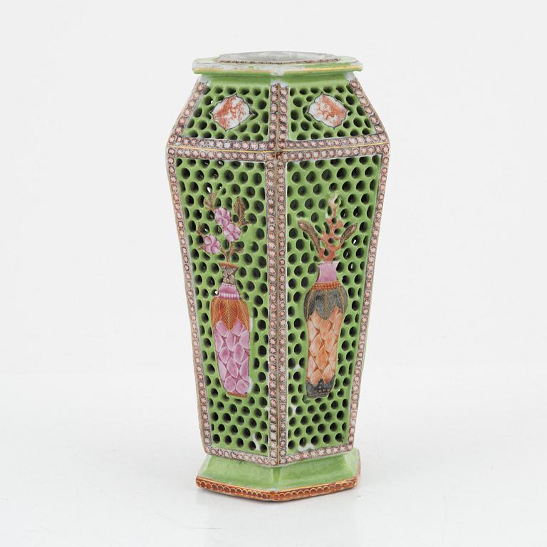 A hexagonal reticulated vase, Qing dynasty, 18th century.