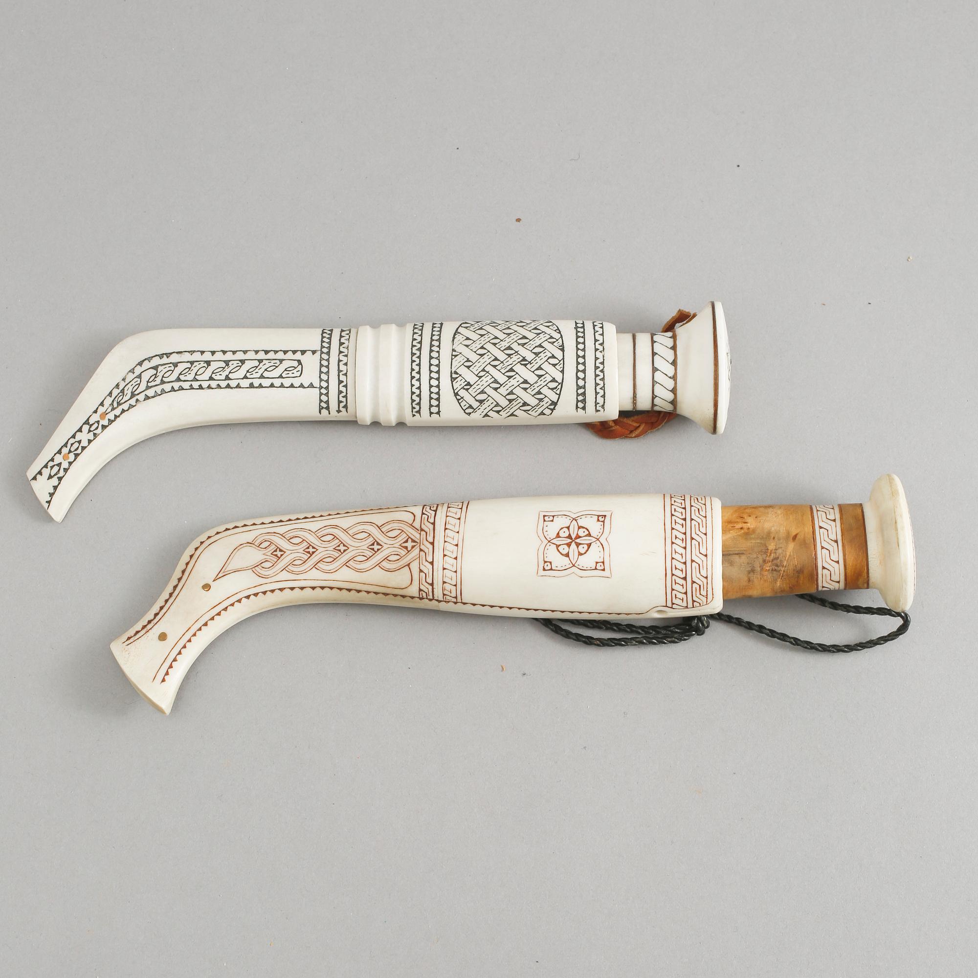 SAMEKNIVAR, 2 st, monogramsignerade MJ och FL, 1900-tal.