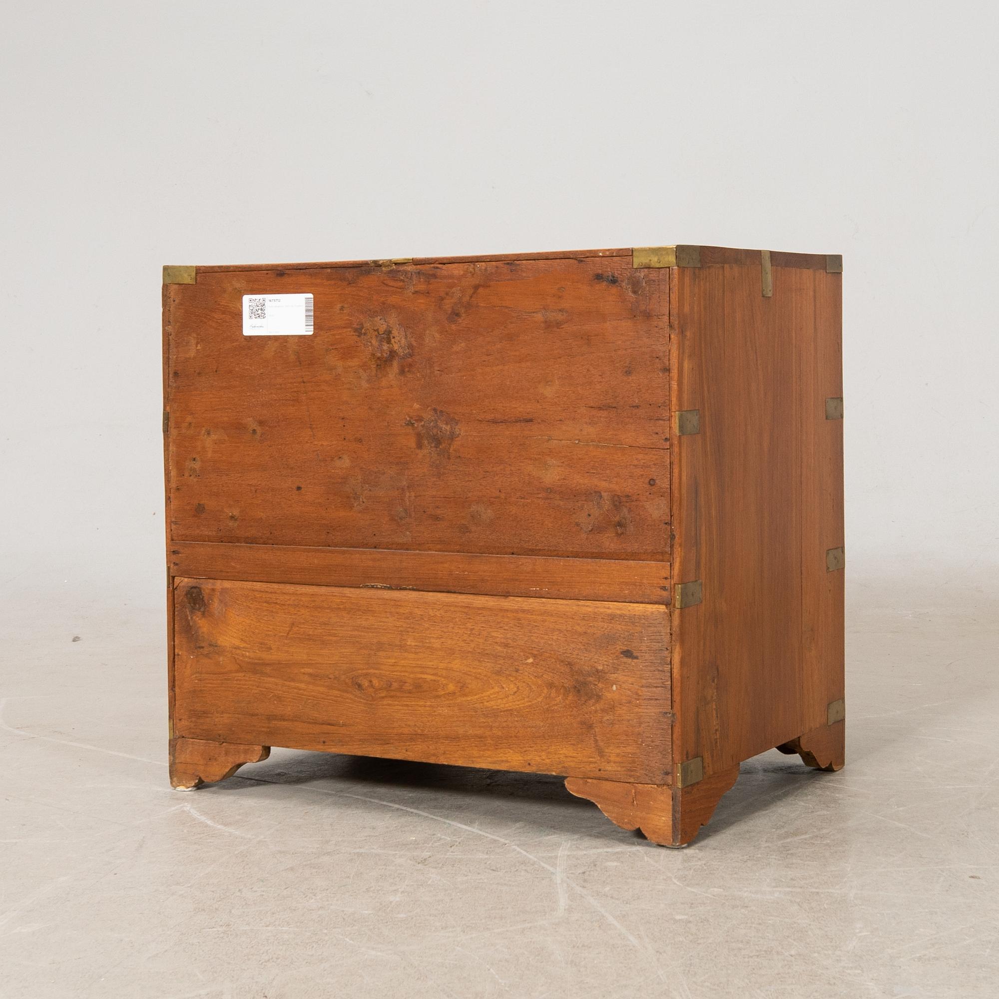 Byrå/sängbord, 1800-tal, England.