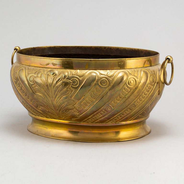A brass jardiniere, second half of the 19th century.