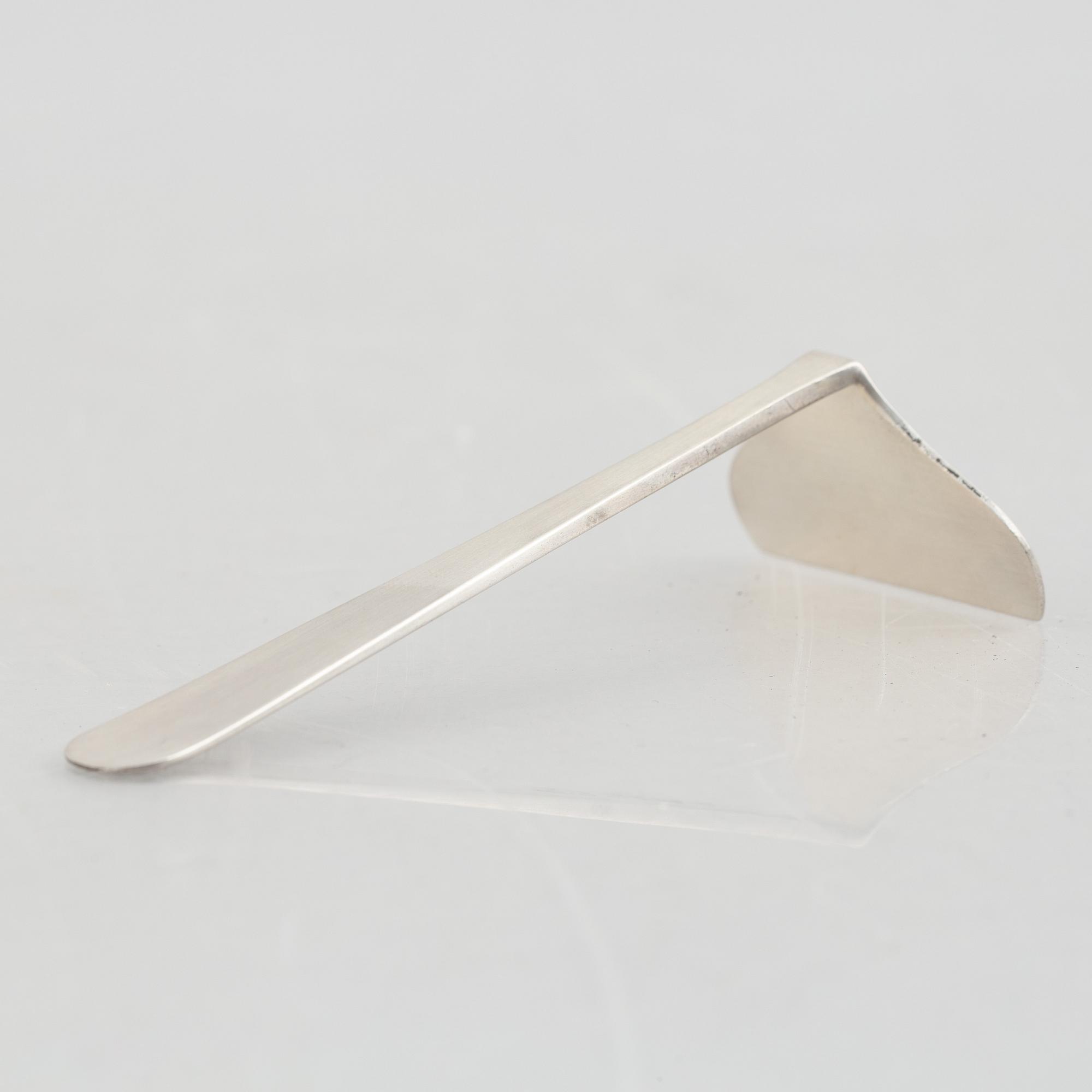Wiwen Nilsson, a childrens silver food pusher, Anders Nilsson, Lund 1955.