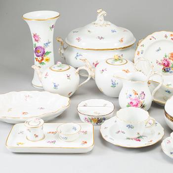 SERVISDELAR, 65 delar, porslin. Meissen, 1800-talets andra hälft.