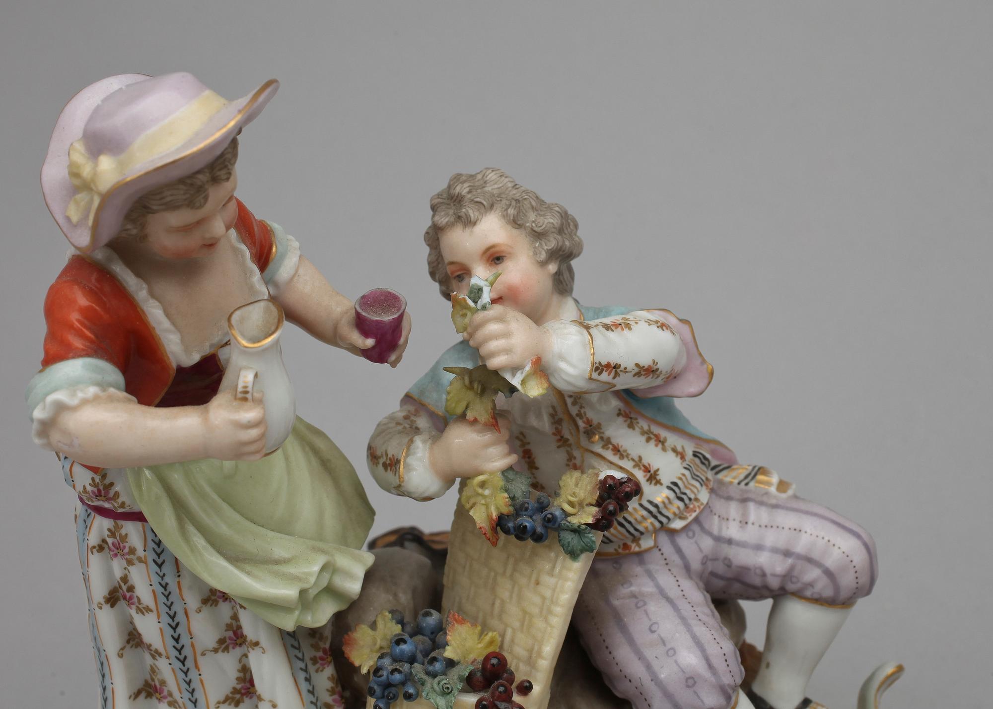 PARTI PRYDNANDSFÖREMÅL, 18 delar, porslin. 1900-tal.