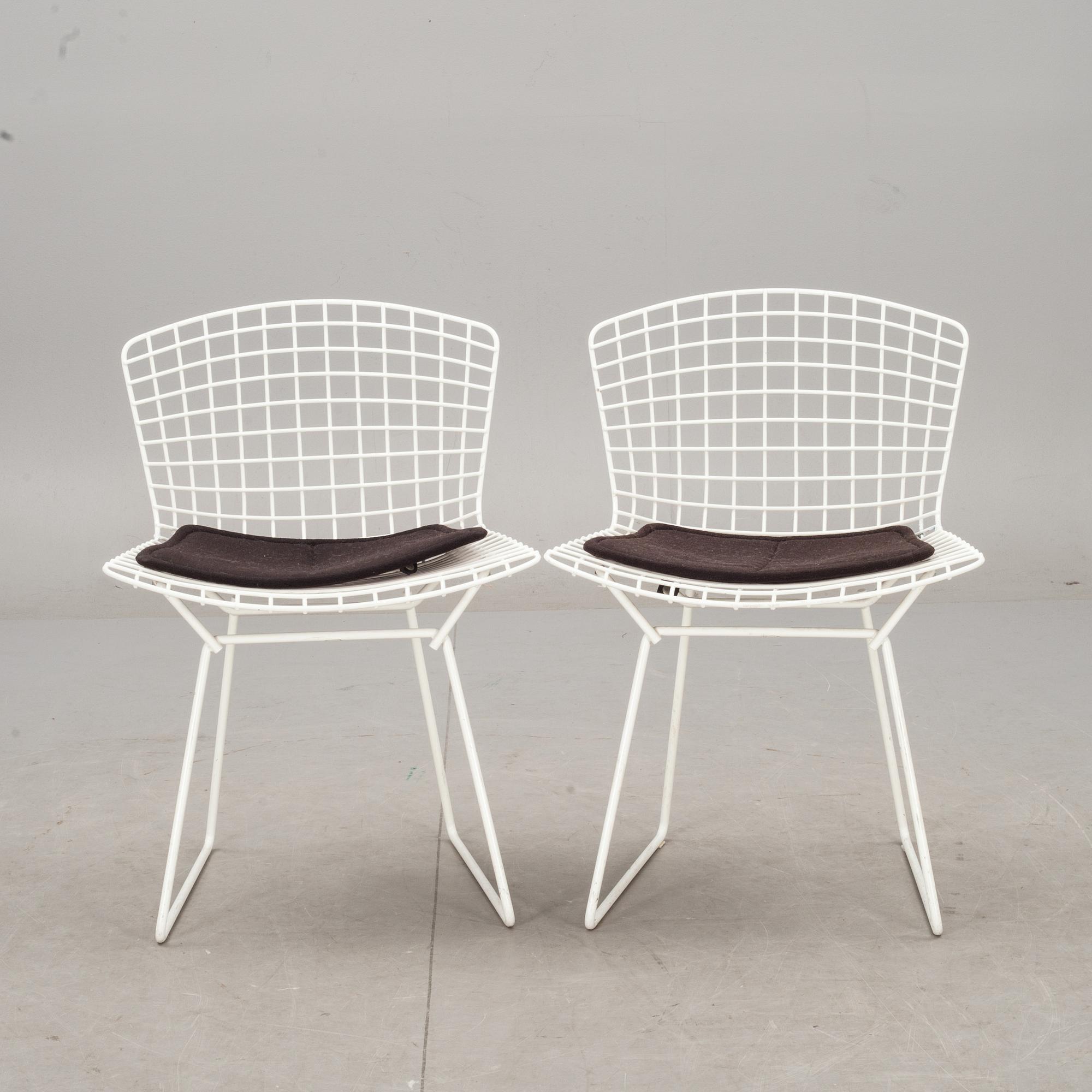 STOLAR, ett par, "Sidechair", Harry Bertoia, Knoll International, etikettmärkta.