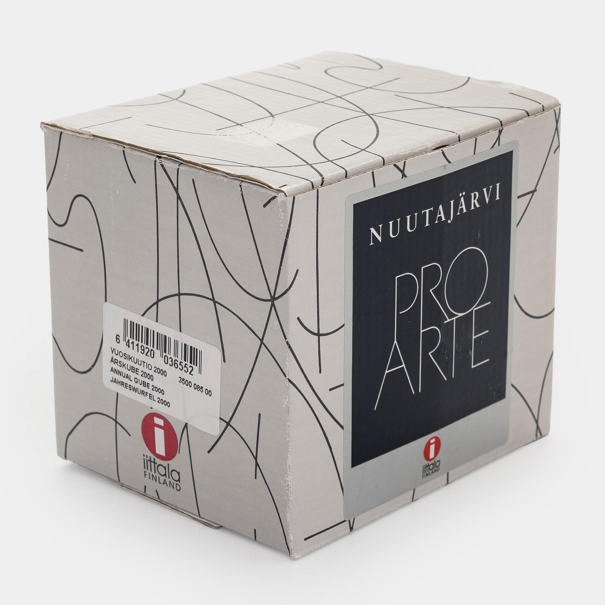 Oiva Toikka, vuosikuutio 2000, signeerattu Oiva Toikka Nuutajärvi 2000, 932/2000.