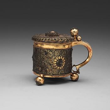 978. A Swedish late 17th century parcel-gilt filigree tankard, marks of Johan Fridrich Straub, Karlstad (1684-1713).