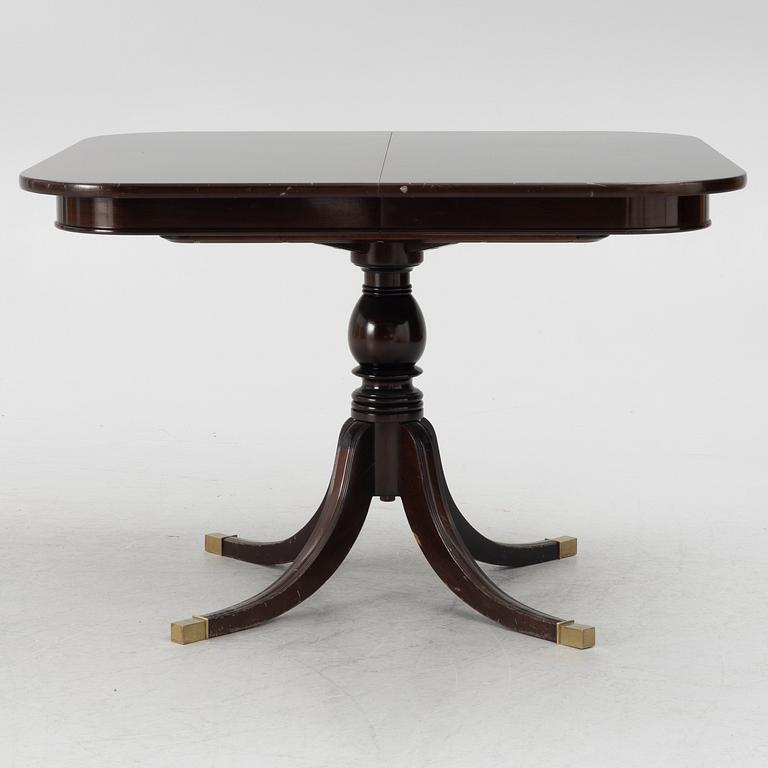 An English style dining table, 20th century.
