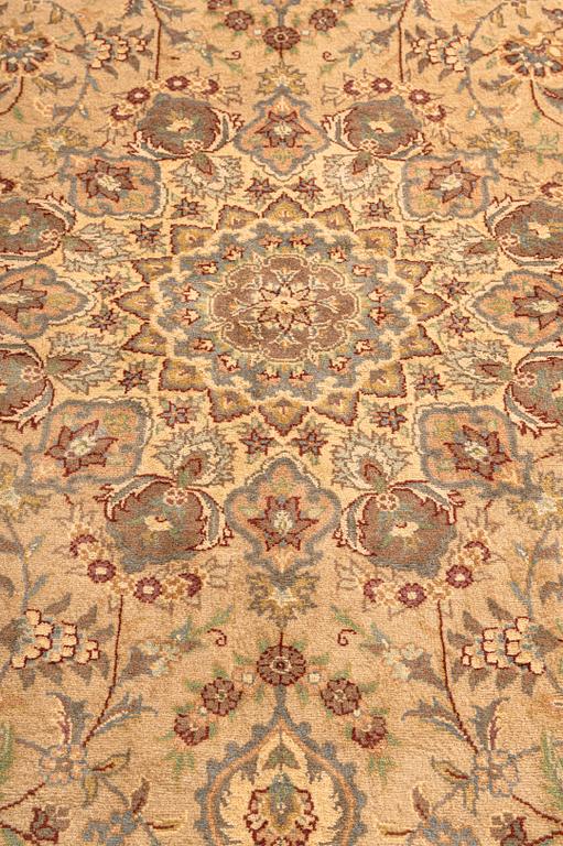 Carpet, Kashmir, ca 250 x 175 cm.